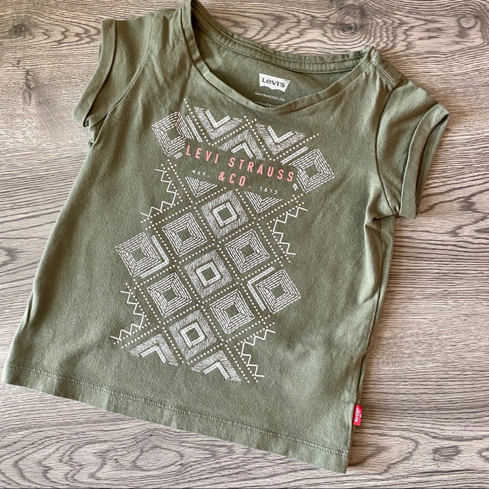 ❤️Levi’s Toddler Girl 3T Tribal Graphic Tee